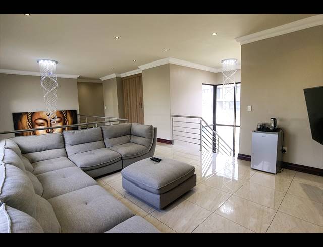 4 BEDROOM GOLF ESTATE FOR SALE IN BLUE VALLEY GOLF ESTATE